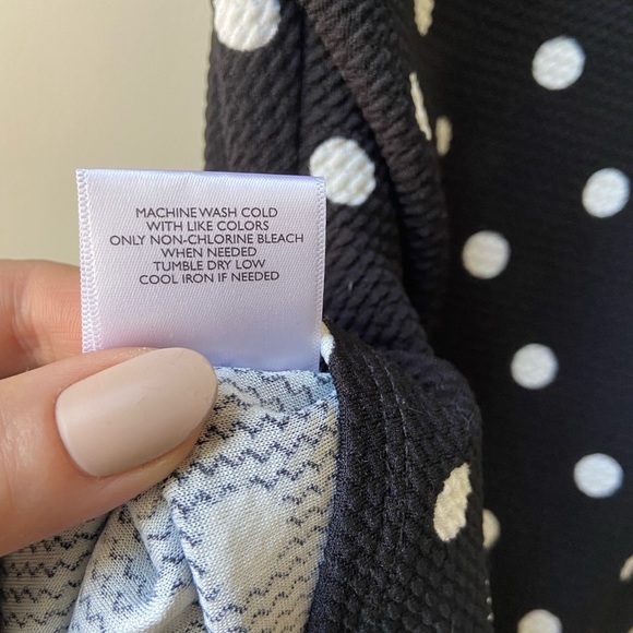 Polka dot short sleeve top with keyhole - Picture 7 of 8